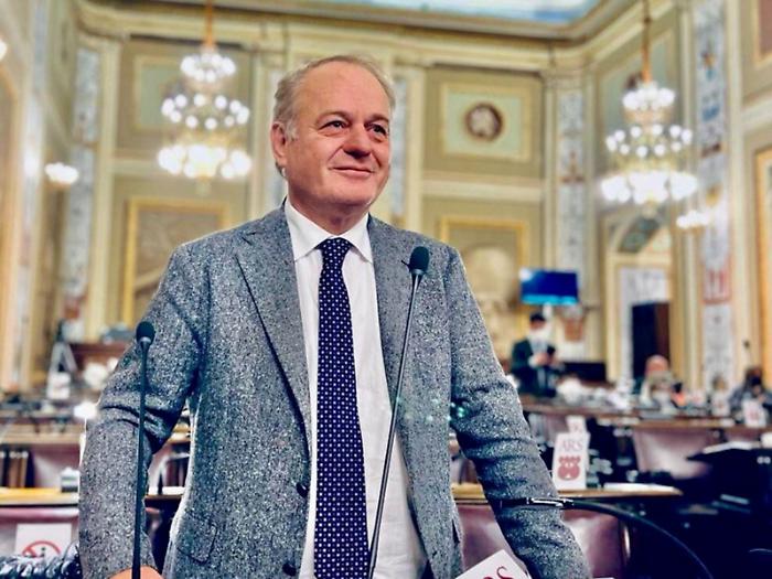 La "blocca assunzioni" piega la maggioranza: dal &laquo;non autocastriamoci&raquo; al voto favorevole, con l'intervento di Schifani