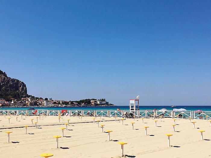 Mondello, fine maggio e ancora libera: tra ricerca di personale e lavori sulla spiaggia, la lunga attesa per aprire i lidi