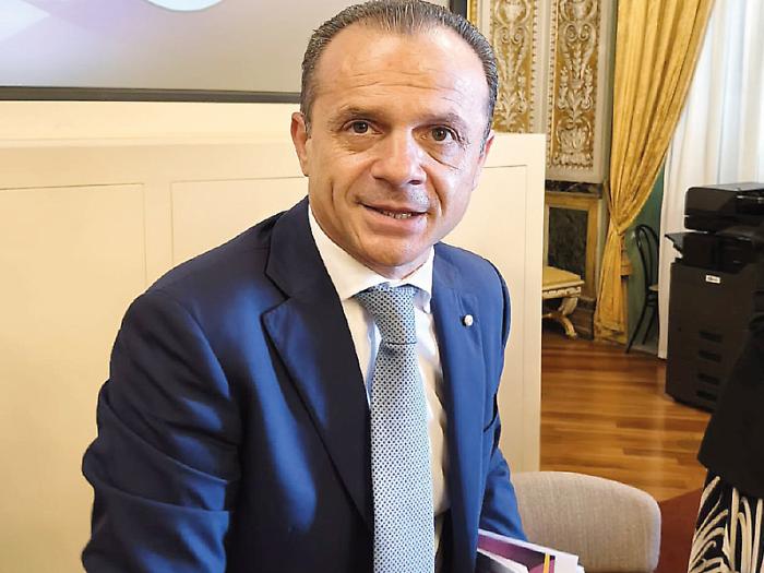 Cateno De Luca lancia la sfida per il sindaco &laquo;Questa capitale merita molto di pi&ugrave;&raquo;