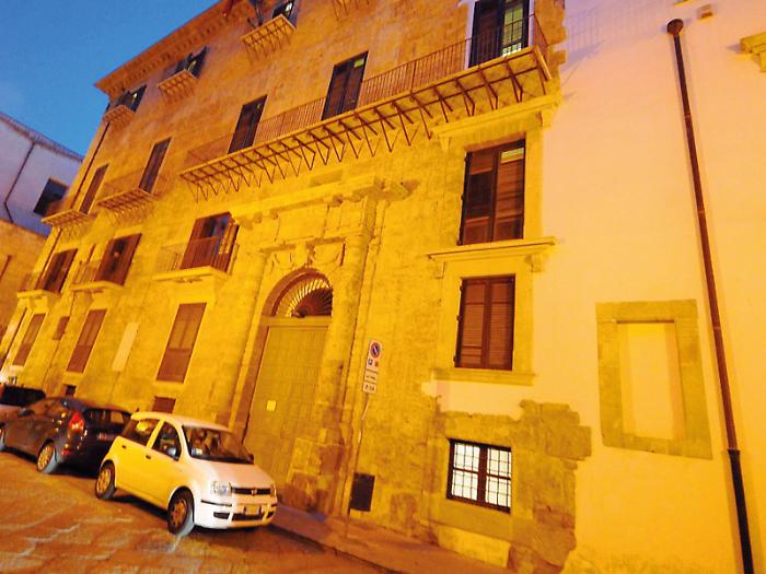 Palermo, i climatizzatori vanno in tilt per un guasto tecnico: smart working per oltre 200 dipendenti del Comune
