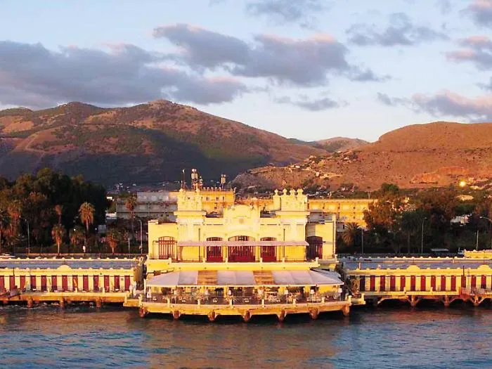 Mondello, dopo il divieto di balneazione le ispezioni di Polizia municipale e Amat nell'Antico stabilimento