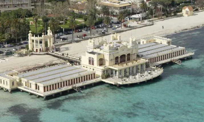 Palermo, colpo di scena: dopo le polemiche con la Vardera divieto di balneazione in una parte di Mondello