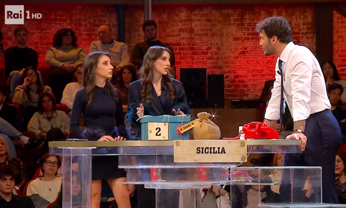 Affari Tuoi, il destino beffardo di due &ldquo;gemelle&rdquo; siciliane: la serata di Ester e Federica finisce senza premio, ma non senza storia